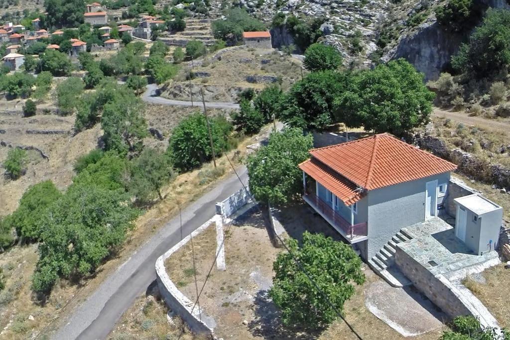 Demi ' S House : σπίτι στο βουνό με μαγευτική θέα! * Kalamata